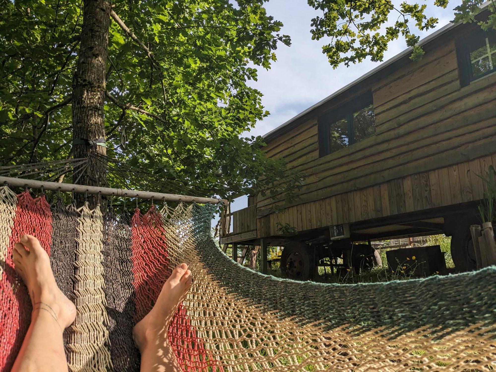 La Roulotte Tiny House Du Mond'Ideal Leval  Екстер'єр фото