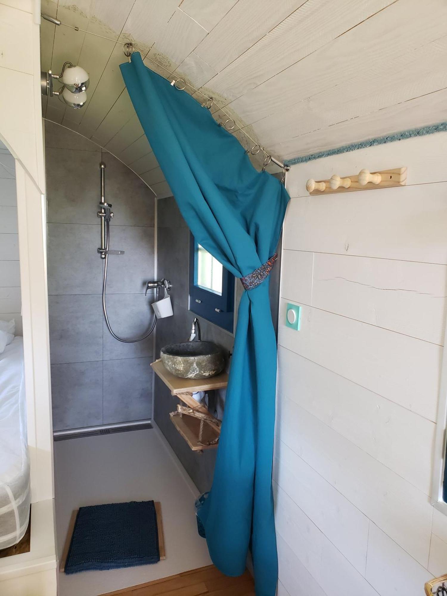 La Roulotte Tiny House Du Mond'Ideal Leval  Екстер'єр фото