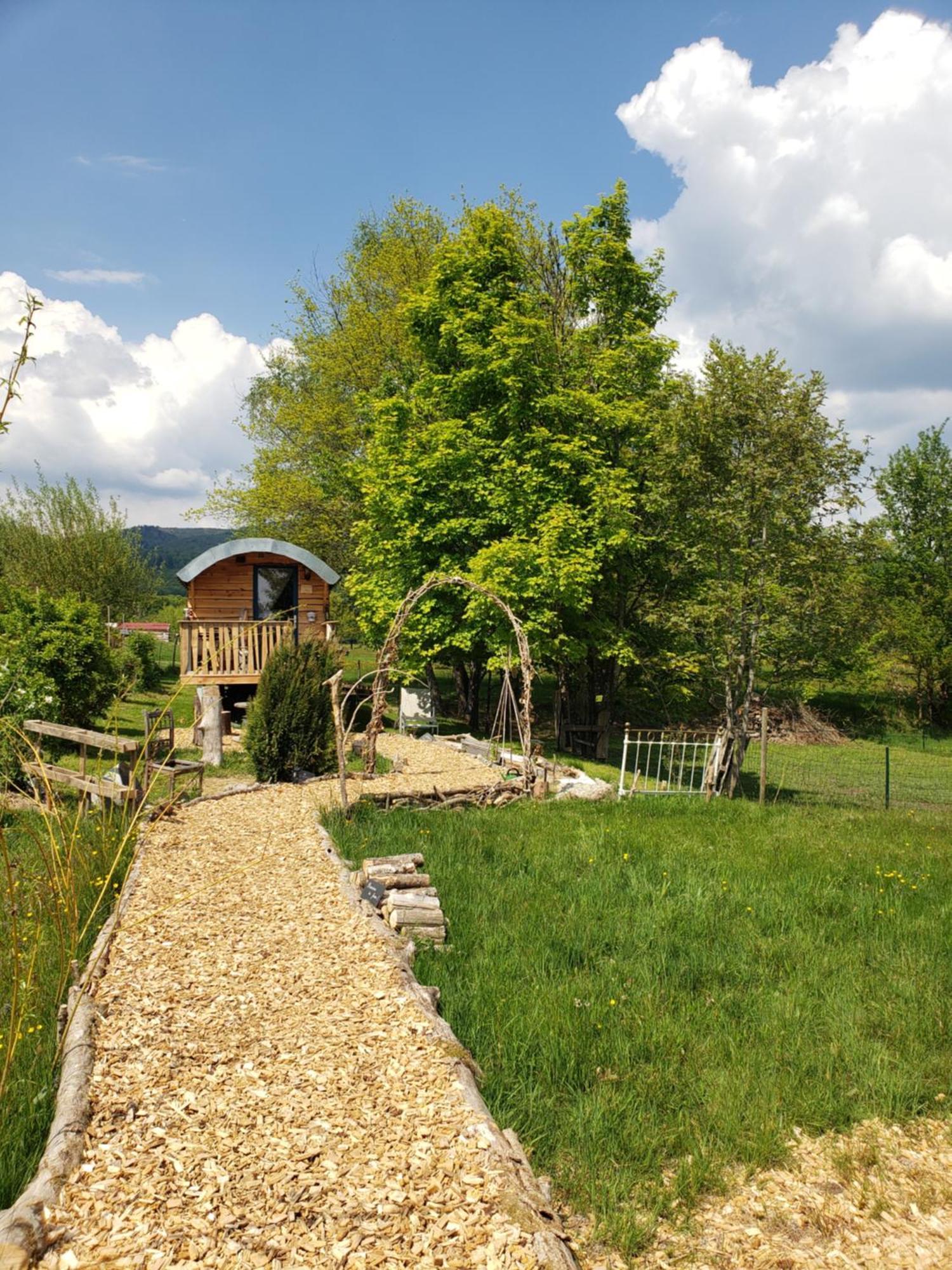La Roulotte Tiny House Du Mond'Ideal Leval  Екстер'єр фото