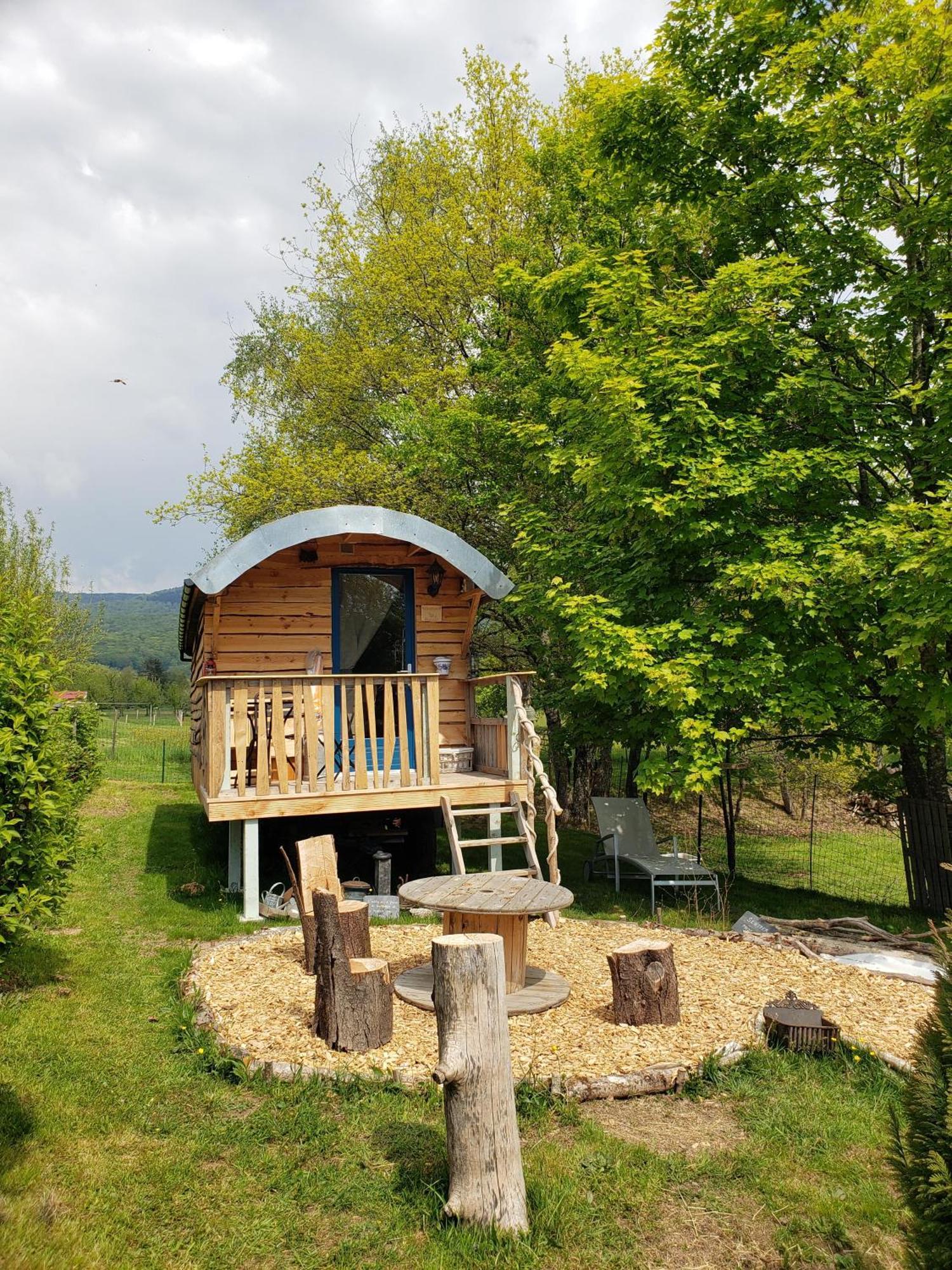 La Roulotte Tiny House Du Mond'Ideal Leval  Екстер'єр фото