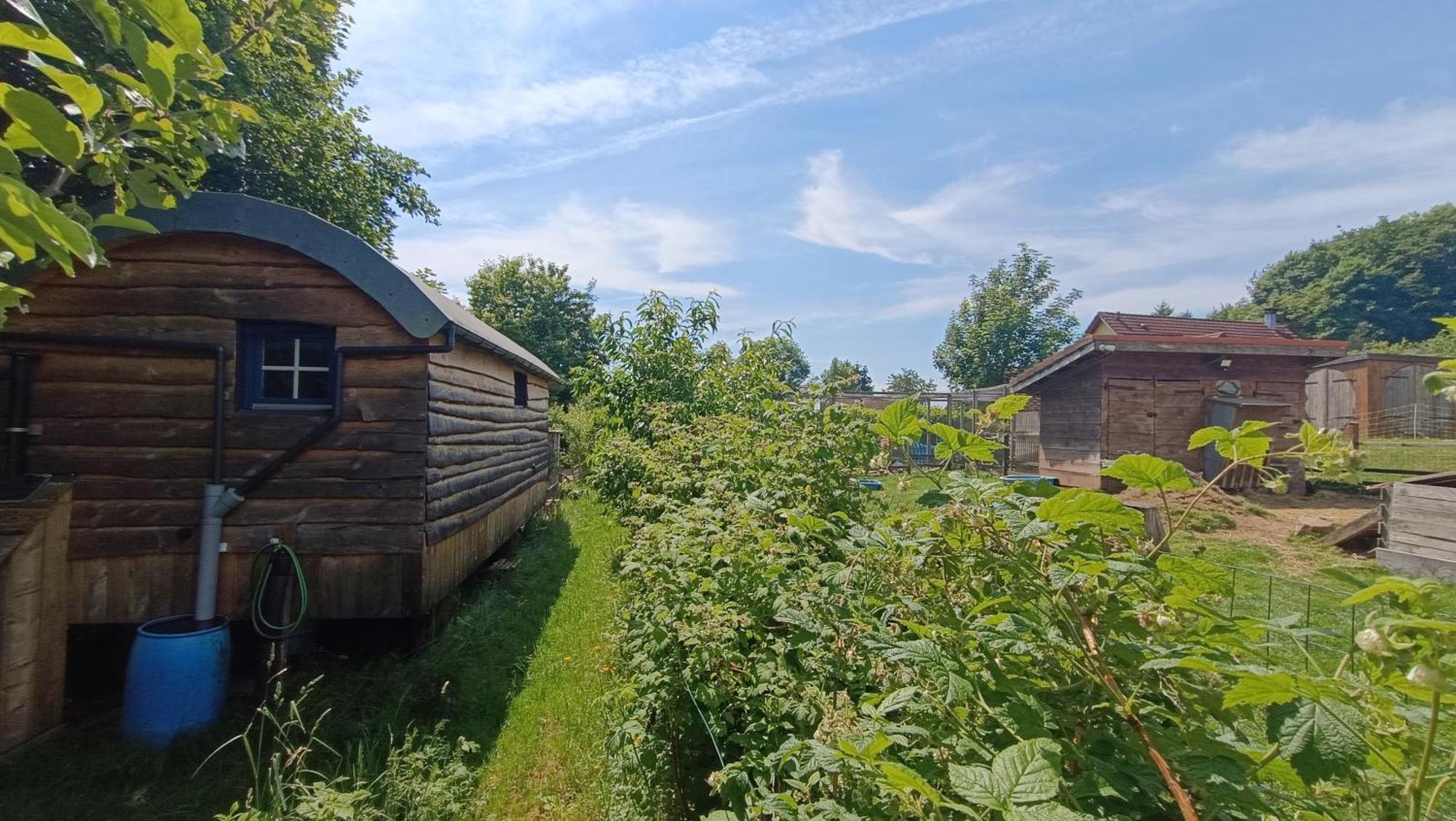 La Roulotte Tiny House Du Mond'Ideal Leval  Екстер'єр фото