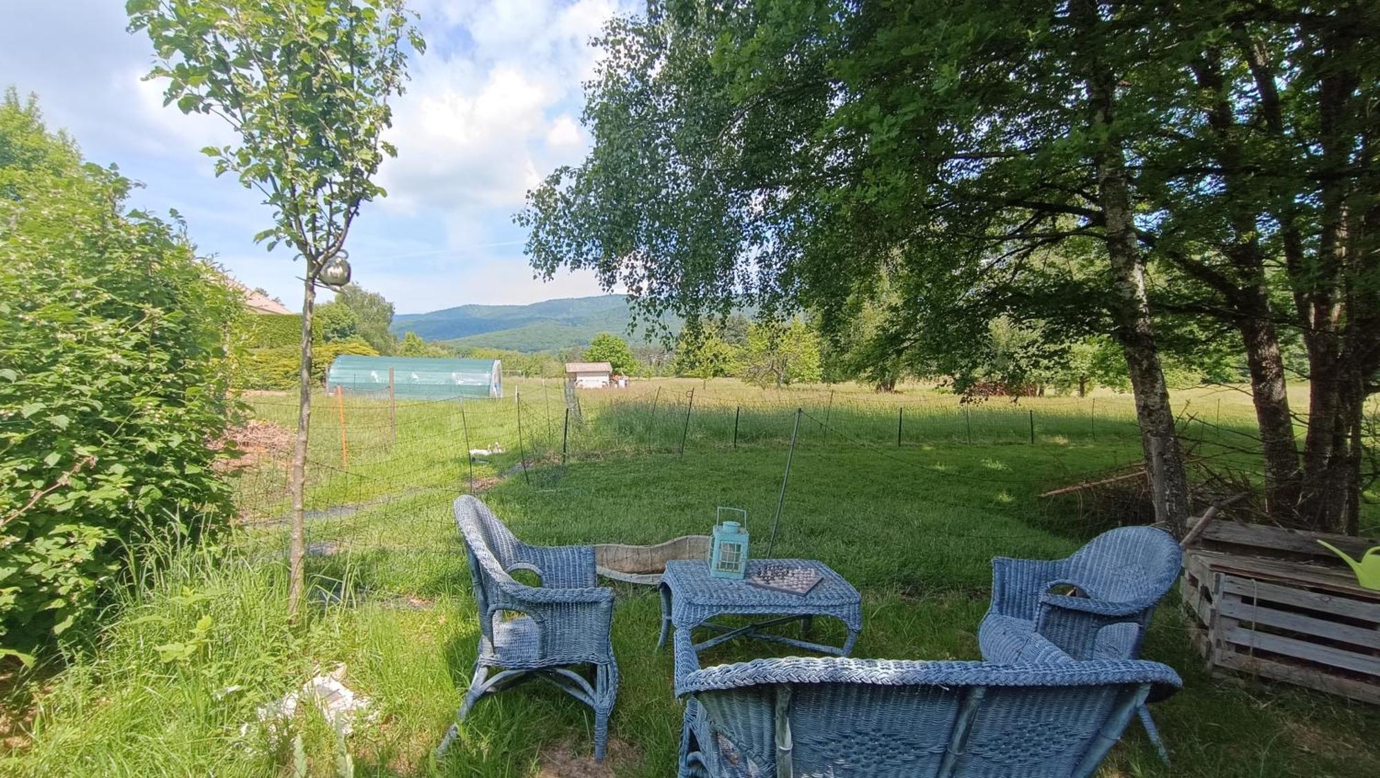 La Roulotte Tiny House Du Mond'Ideal Leval  Екстер'єр фото