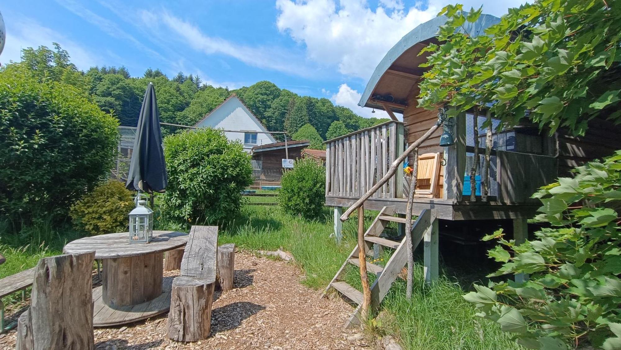 La Roulotte Tiny House Du Mond'Ideal Leval  Екстер'єр фото