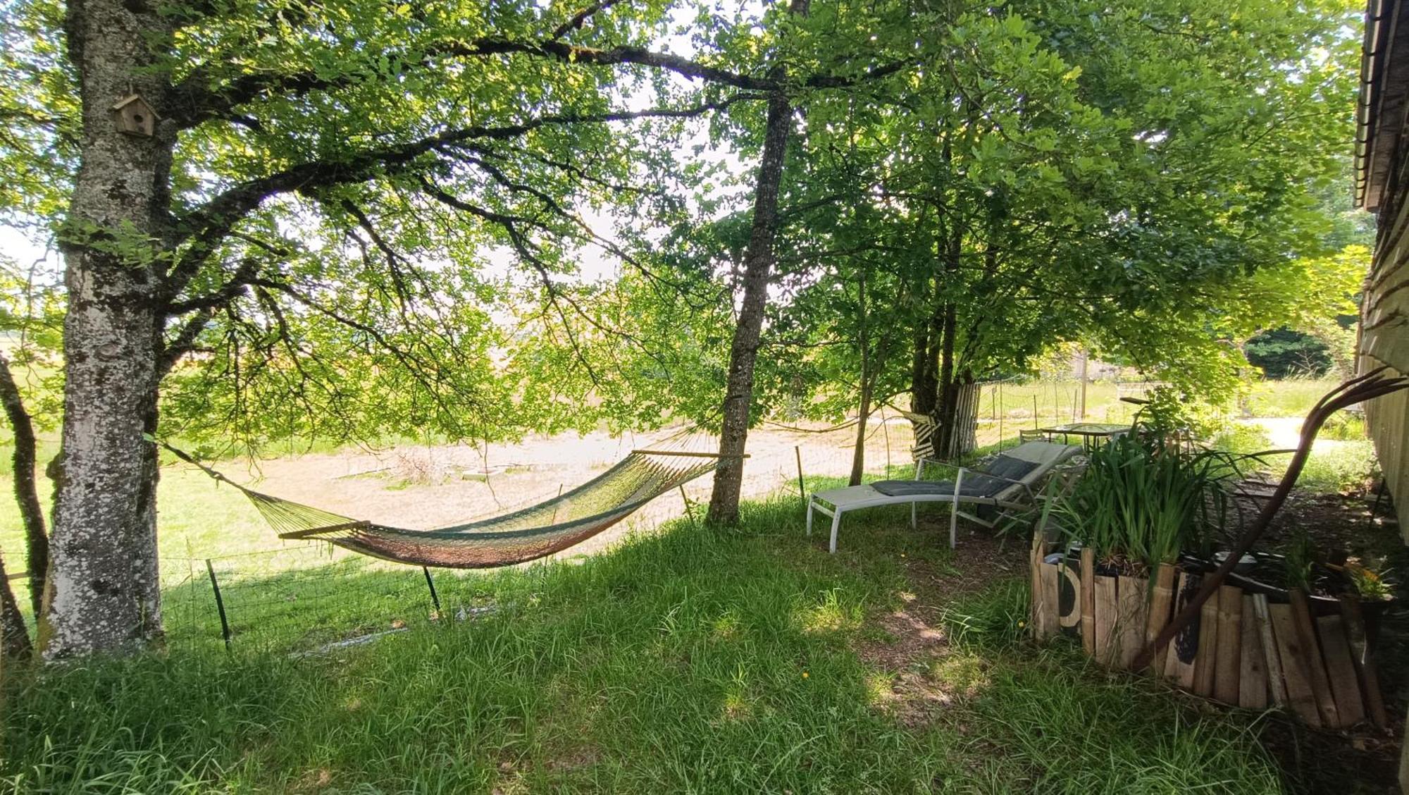 La Roulotte Tiny House Du Mond'Ideal Leval  Екстер'єр фото
